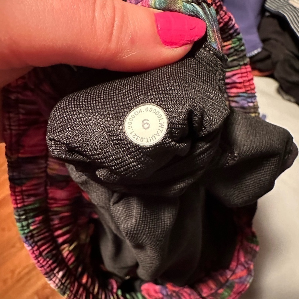 Lululemon hotty hot shorts - Picture 5 of 5
